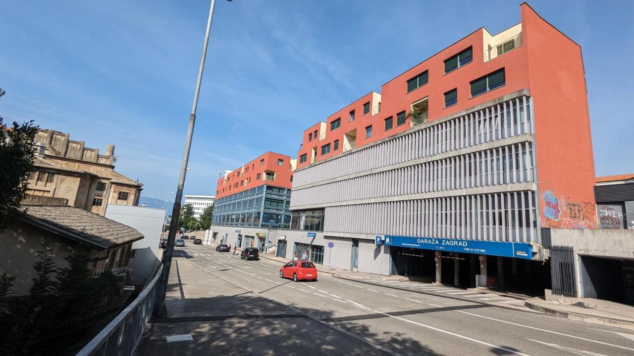 Lägenhet Downtown Fiume, Underground Garage Within The *